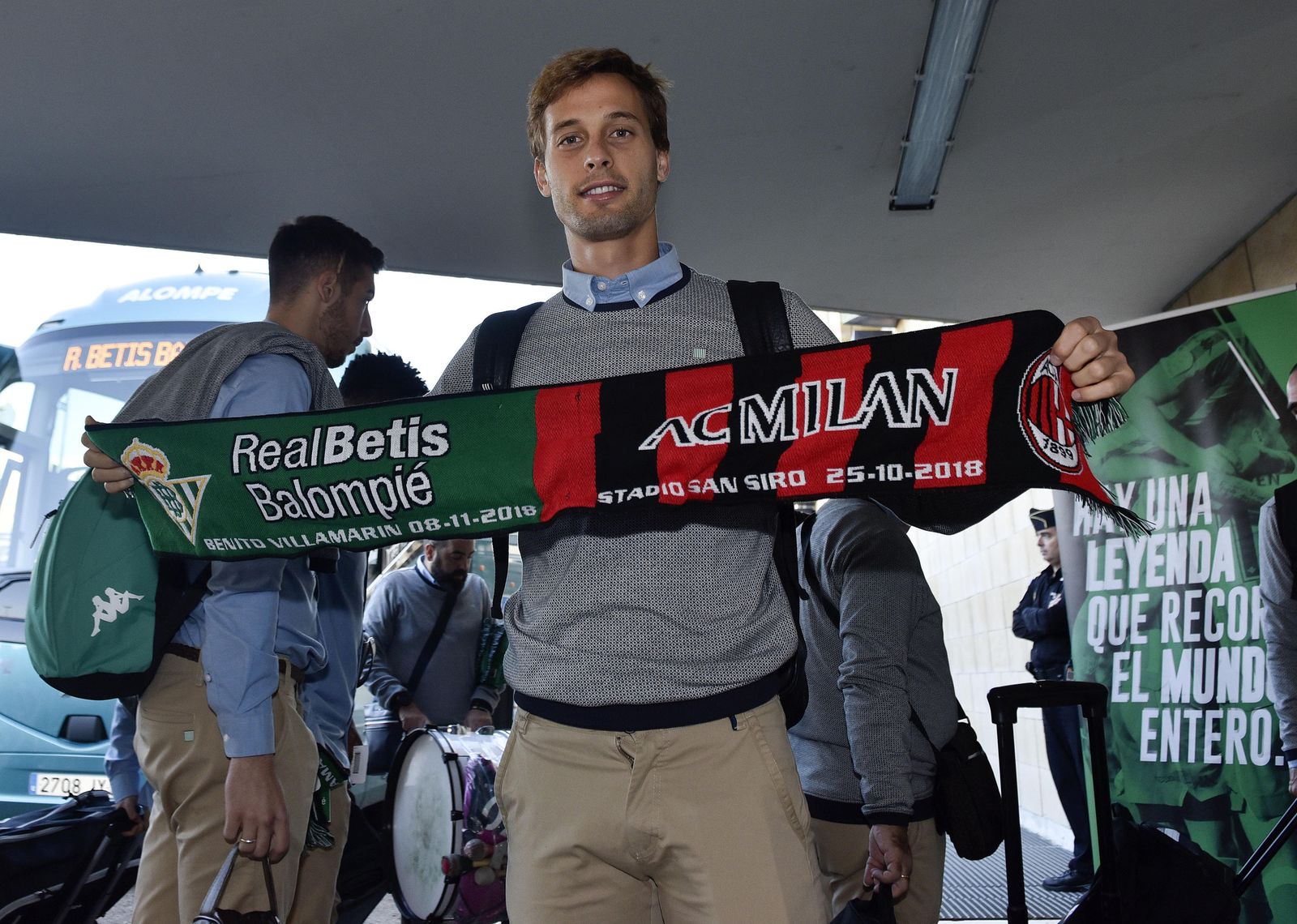 Las imágenes del Betis saliendo hacia Milán