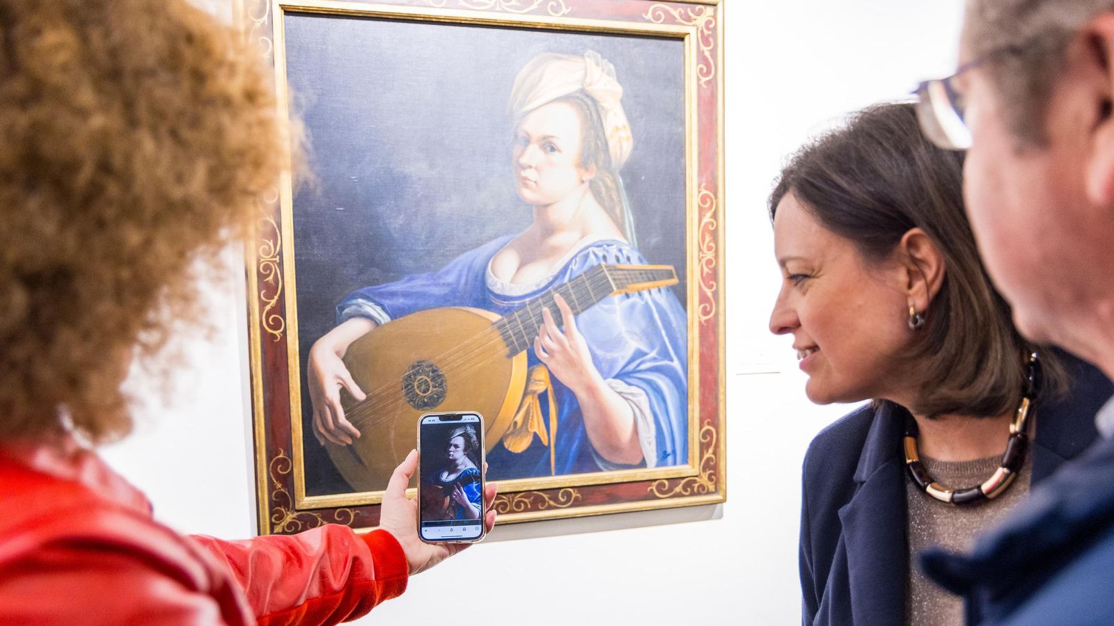 Inauguración de la muestra 'Ellas pintan' en San Fernando