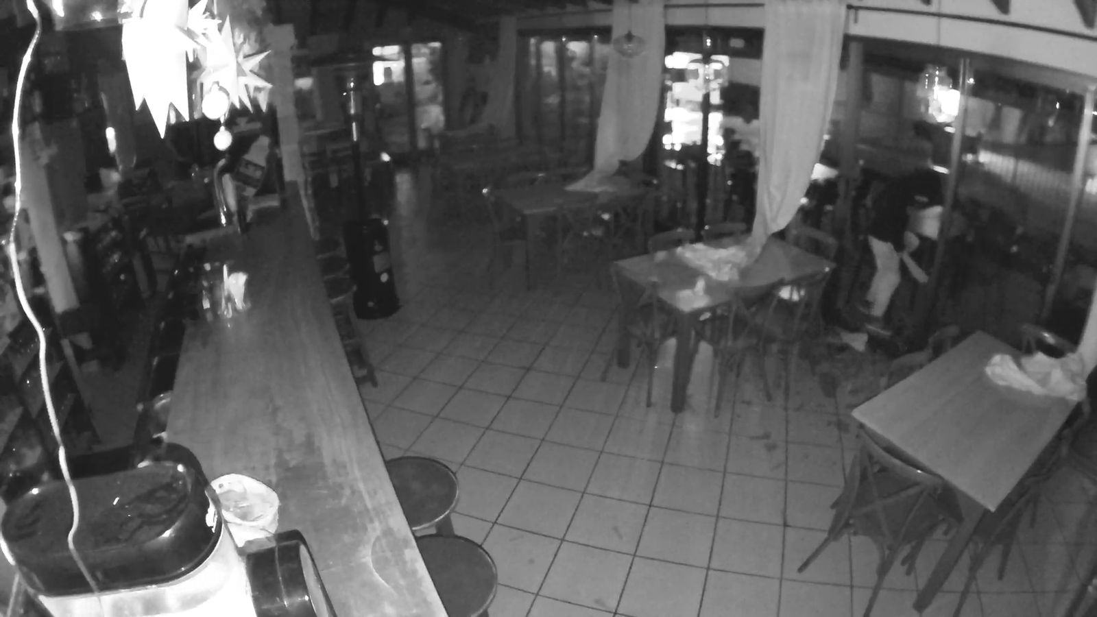 Detenido un hombre por robar dinero y comida seis veces en el mismo bar