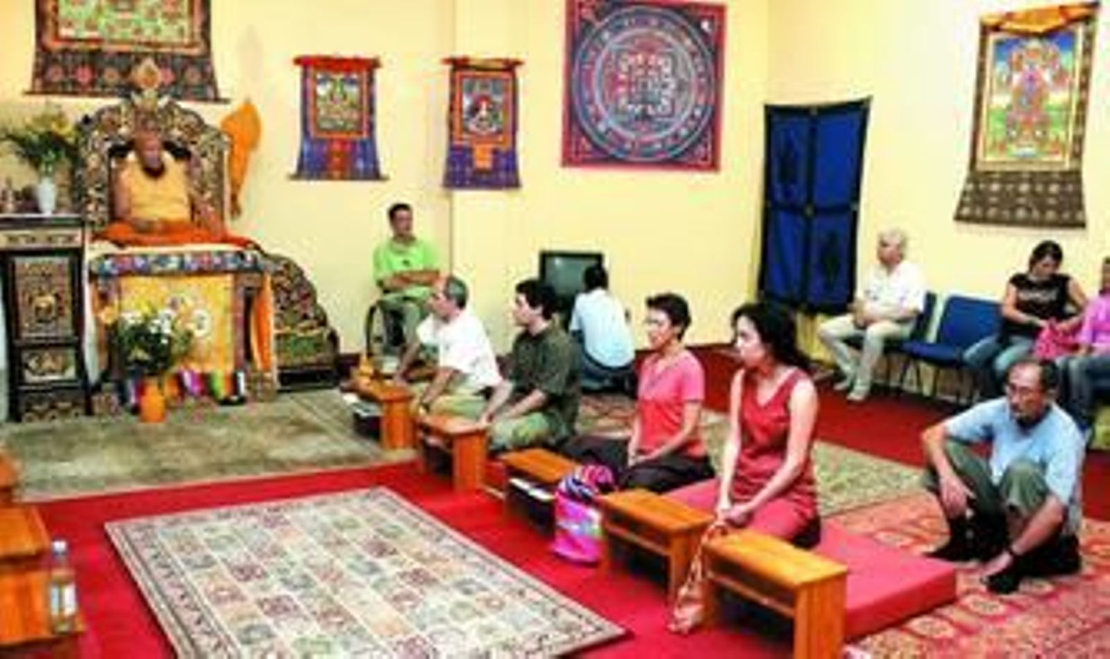 La primera jornada del curso estuvo inaugurada por el Lama Gangchen Rimpoche, una institución en el budismo.