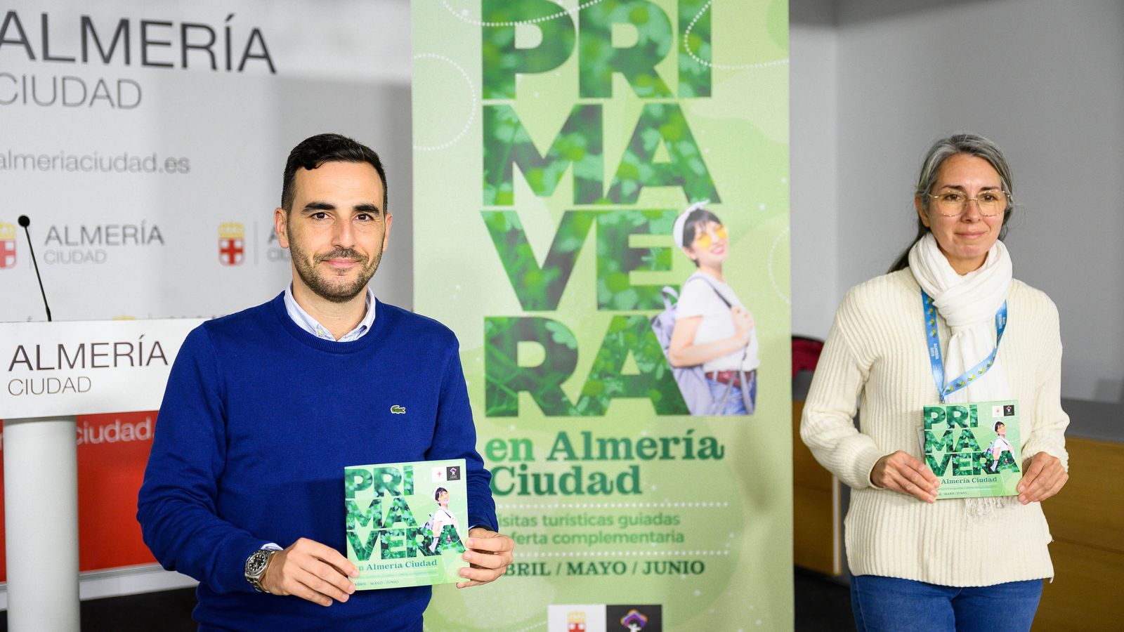 Carlos Sánchez ha mostrado su satisfacción por la incorporación de dos nuevas empresas, Almería Tourism y PicBeach