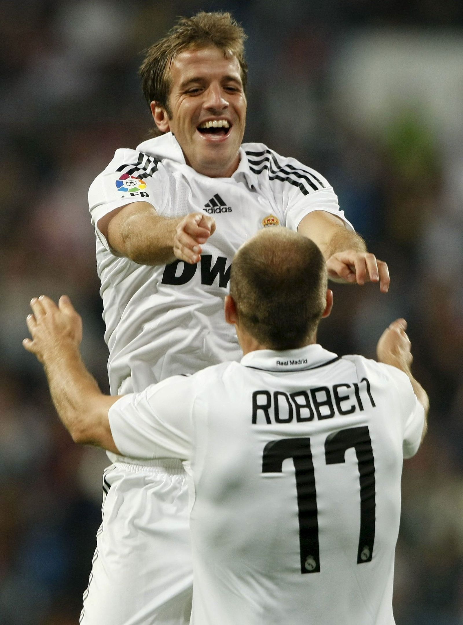 Real Madrid- Sporting (7-1): Raúl se apunta a la fiesta de Van der Vaart