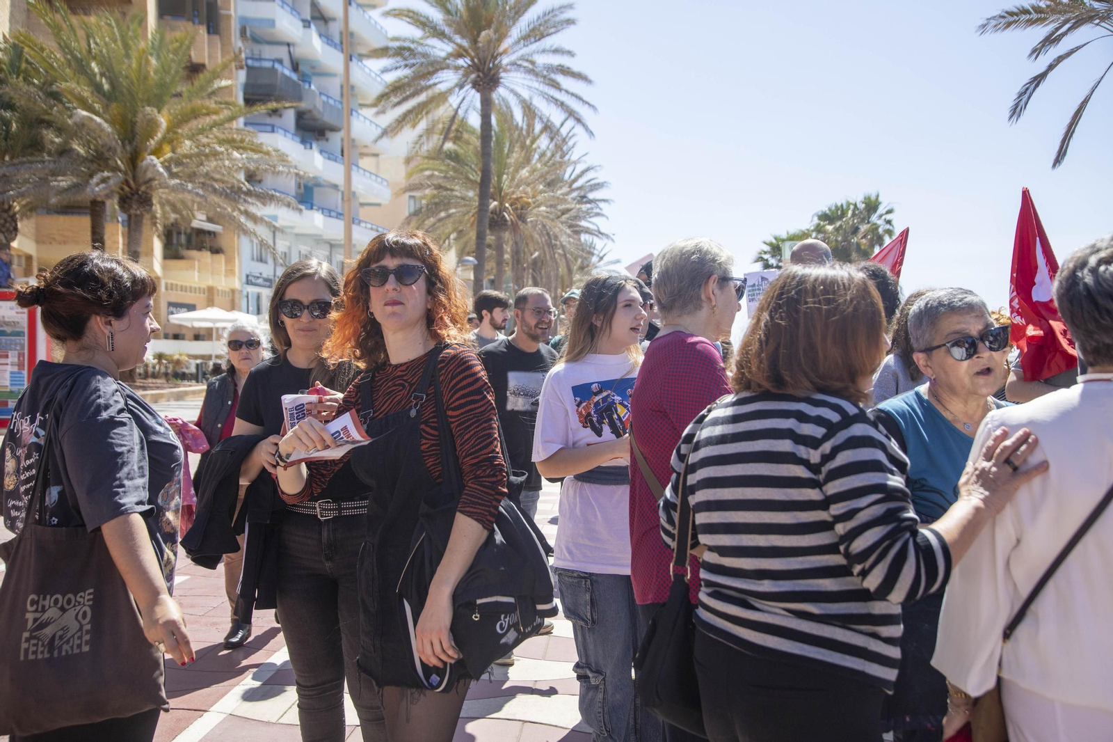 Imágenes de la manifestación en contra del negocio de la vivienda en Almería