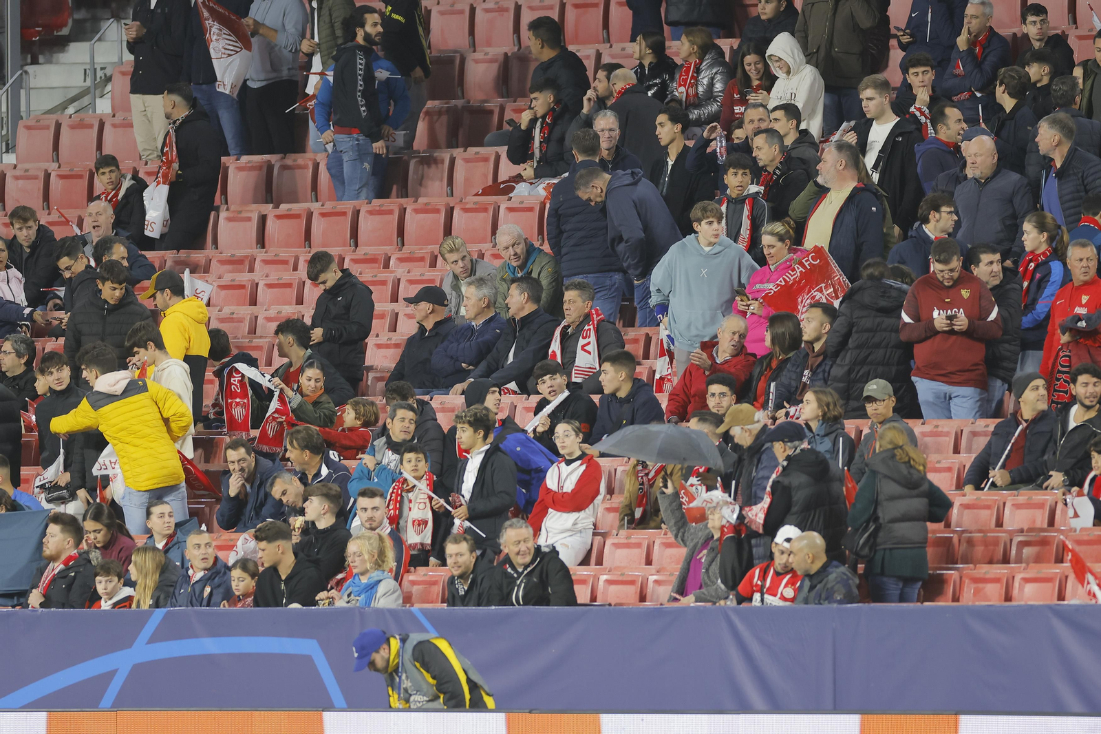 Búscate en las fotos del Sevilla Fc- PSV