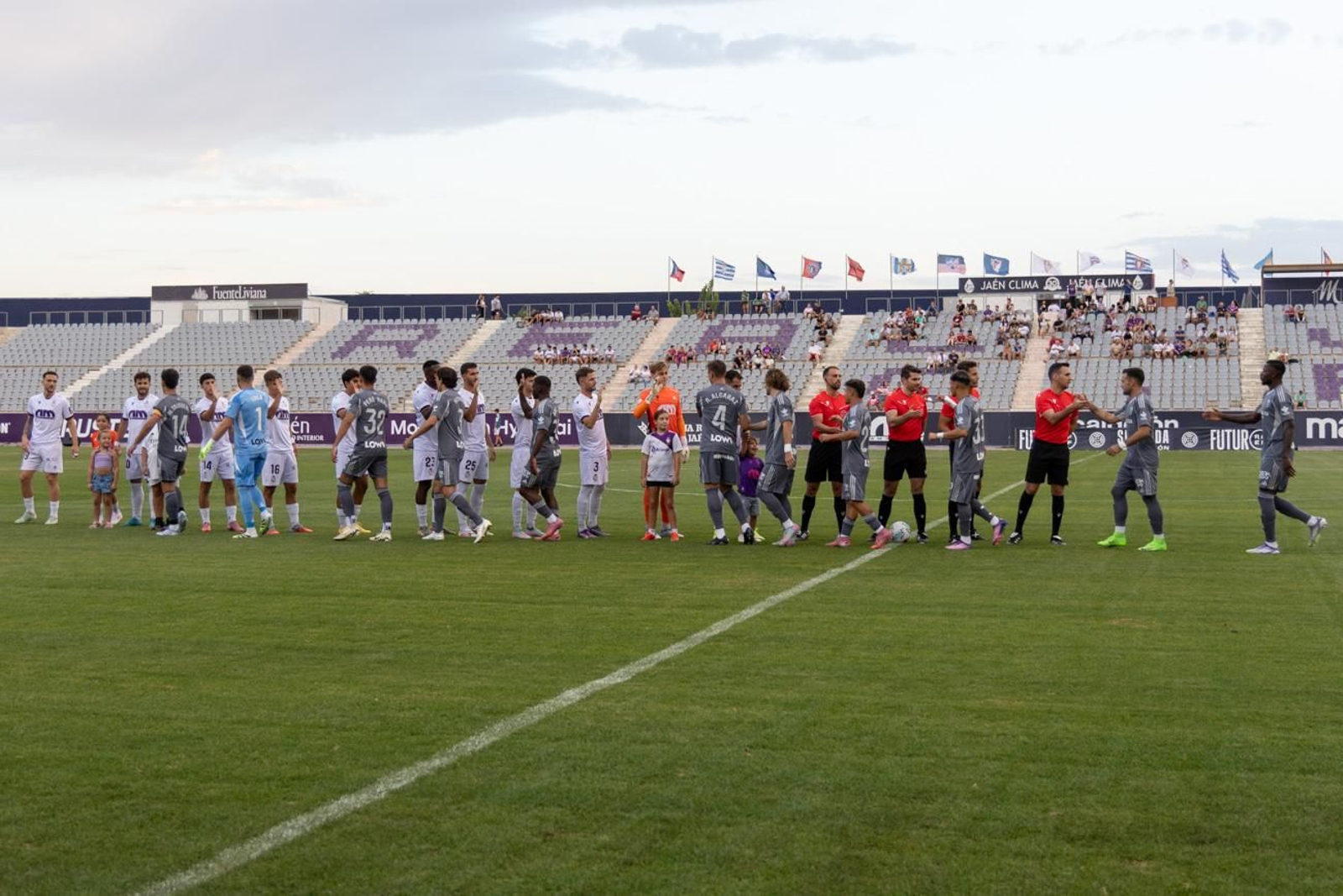 Las mejores imágenes del Real Jaén 3 - 2 Granada CF en el XLI Trofeo del Olivo