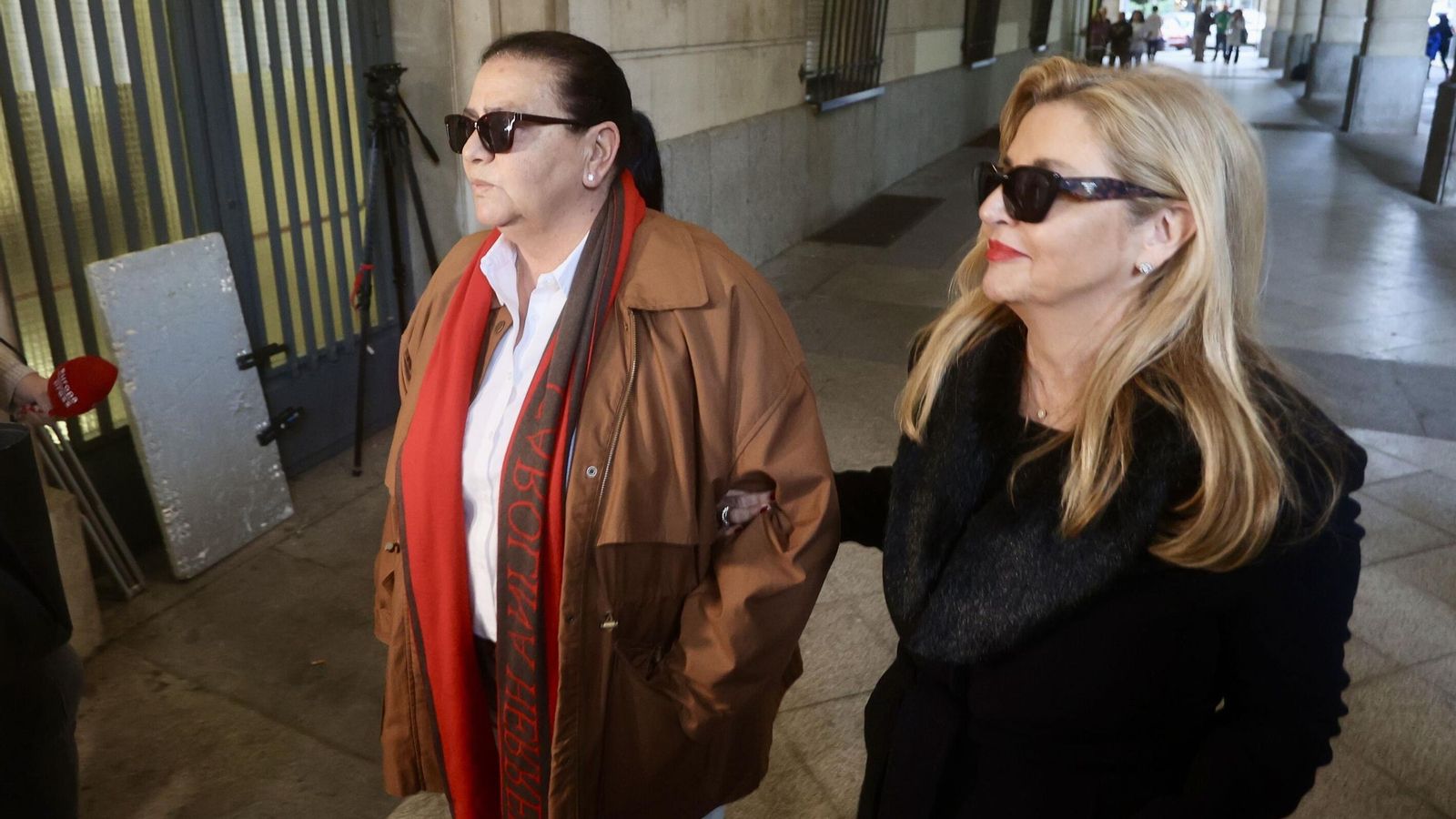 María del Monte e Inmaculada Casal, cuando declararon en los juzgados de Sevilla.