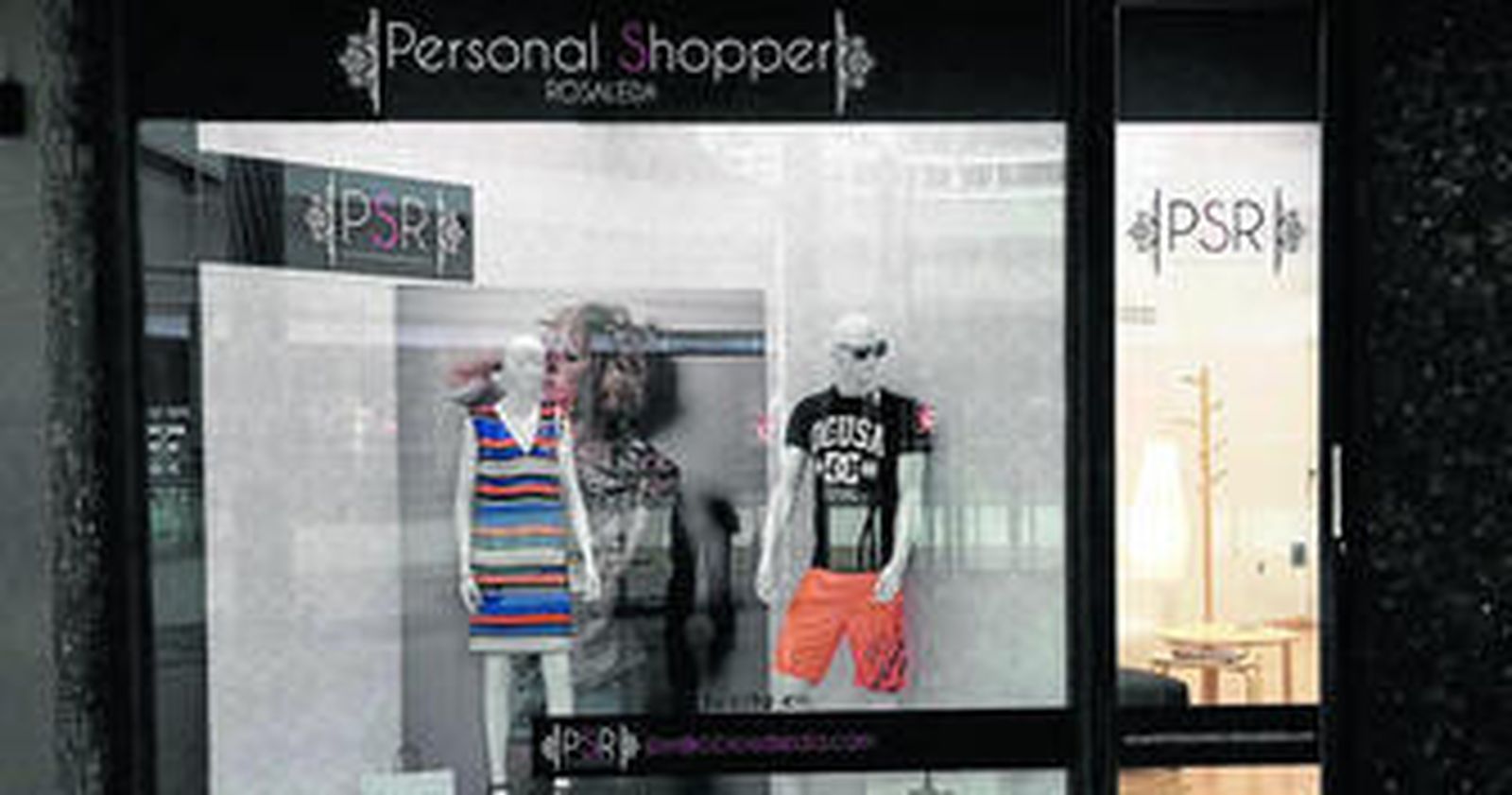 Local de asesoramiento de imagen en el Centro Comercial Rosaleda.