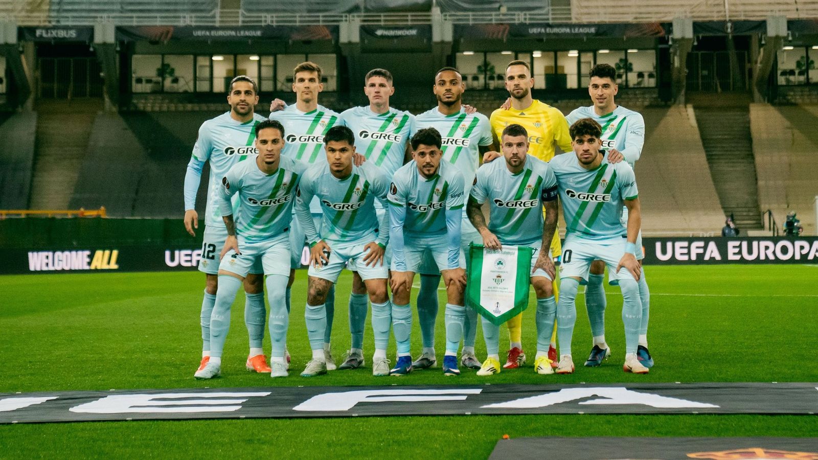 El oncen inicial del Betis en Atenas para jugar contra el Panathinaikos.
