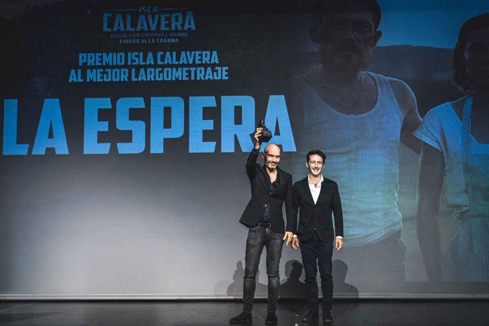 El director Francisco Javier Gutiérrez y el actor Víctor Clavijo, premiados en el Festival Isla Calavera por 'La espera'. El director Francisco Javier Gutiérrez y el actor Víctor Clavijo, premiados en el Festival Isla Calavera por 'La espera'.