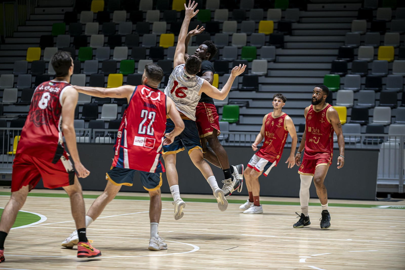 El conjunto rojillo afronta su primer partido en el coliseo jiennense.