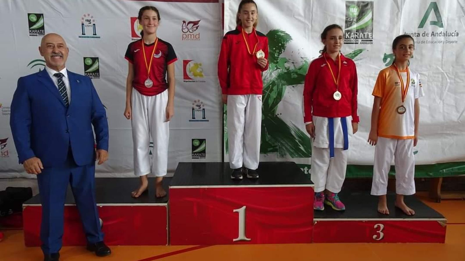 Lucía Aránega se colgó la plata en la modalidad de Kumite infantil +36 Kg.