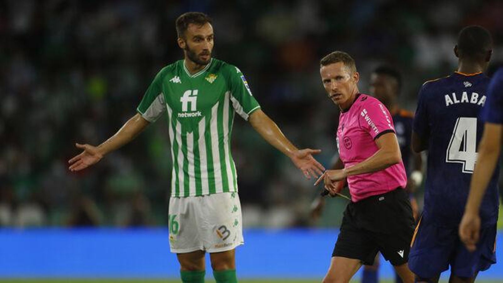 Hernandez-Betis-Real-Madrid-ano_1676243449_156617435_667x375