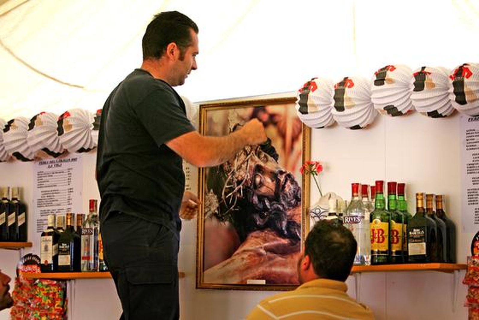 Ambiente previo al comienzo de la Feria en el real

Foto: Pascual