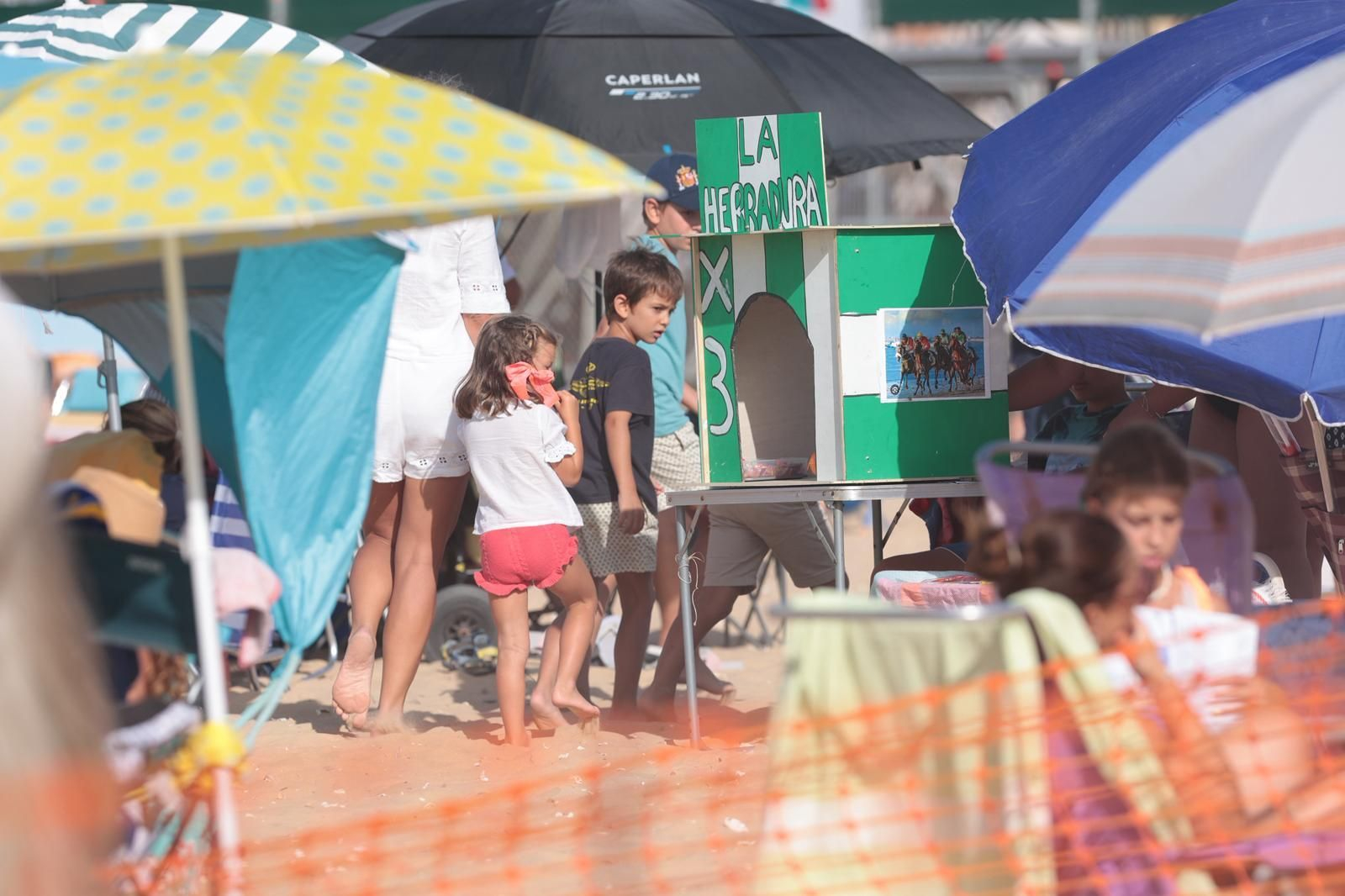 Imágenes de la última jornada del primer ciclo de las Carreras de Caballos de Sanlúcar 2025