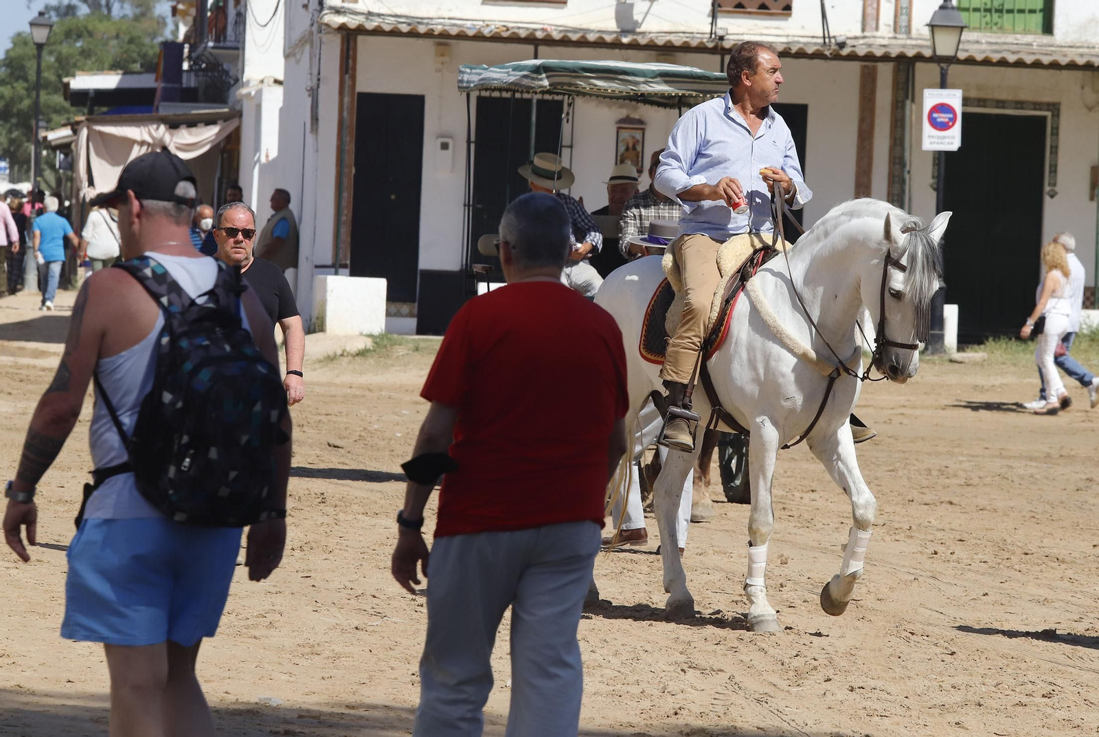Ambiente en la aldea del Rocío en la jornada del sábado