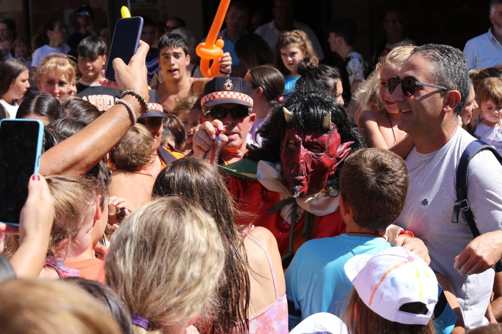 Las mejores imágenes de la fiesta de la Diablilla en Montoro: sustos, diversión y un espectacular tobogán gigante