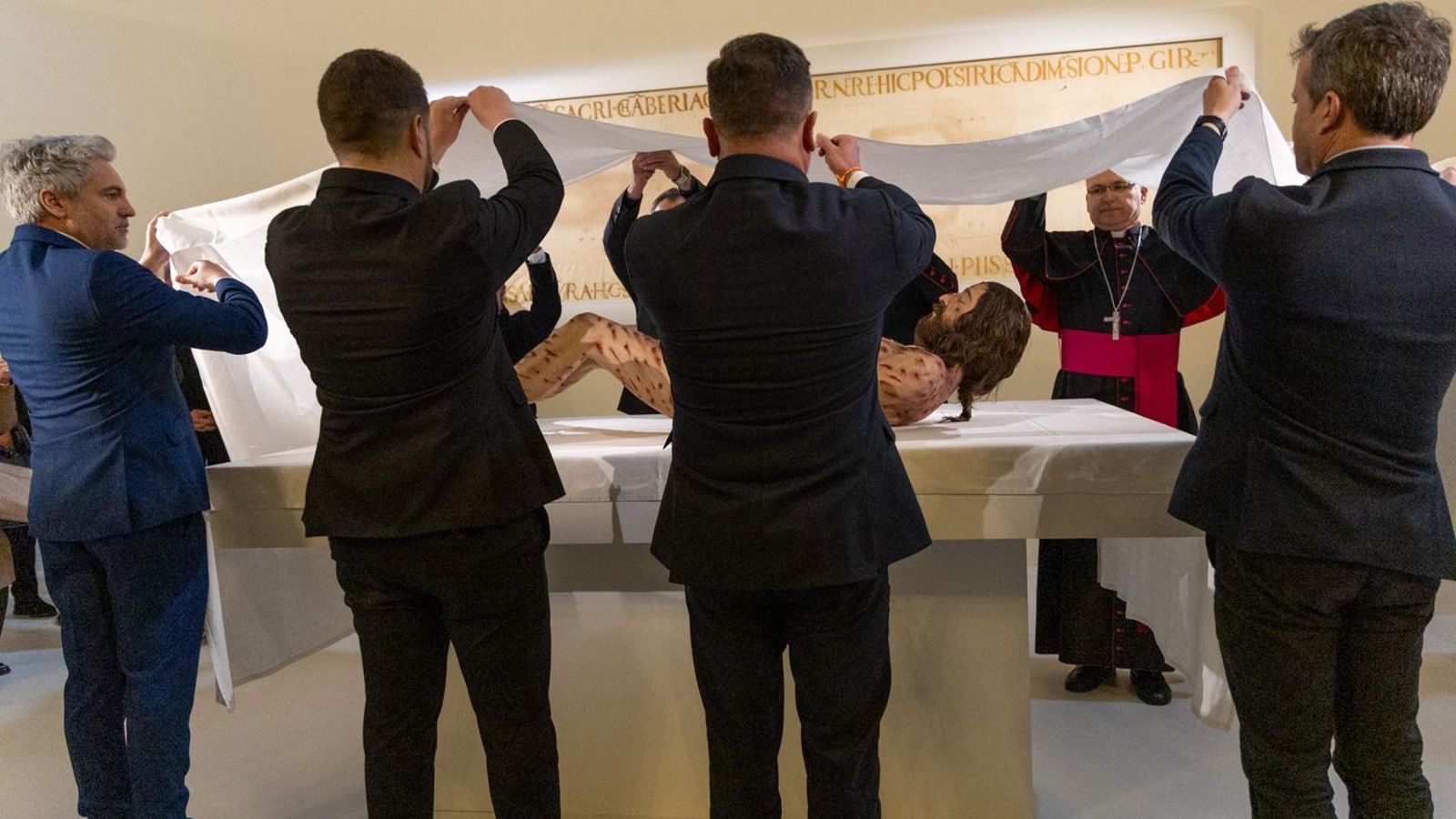 Inauguración de la exposición 'The Mistery Man'