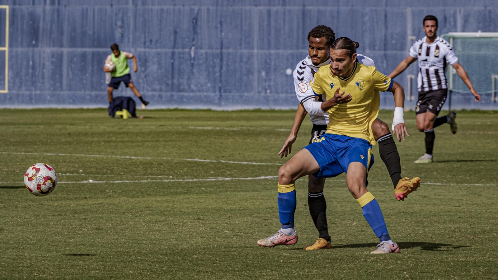 Las imágenes del partido entre Cádiz Mirandilla y La Balona.