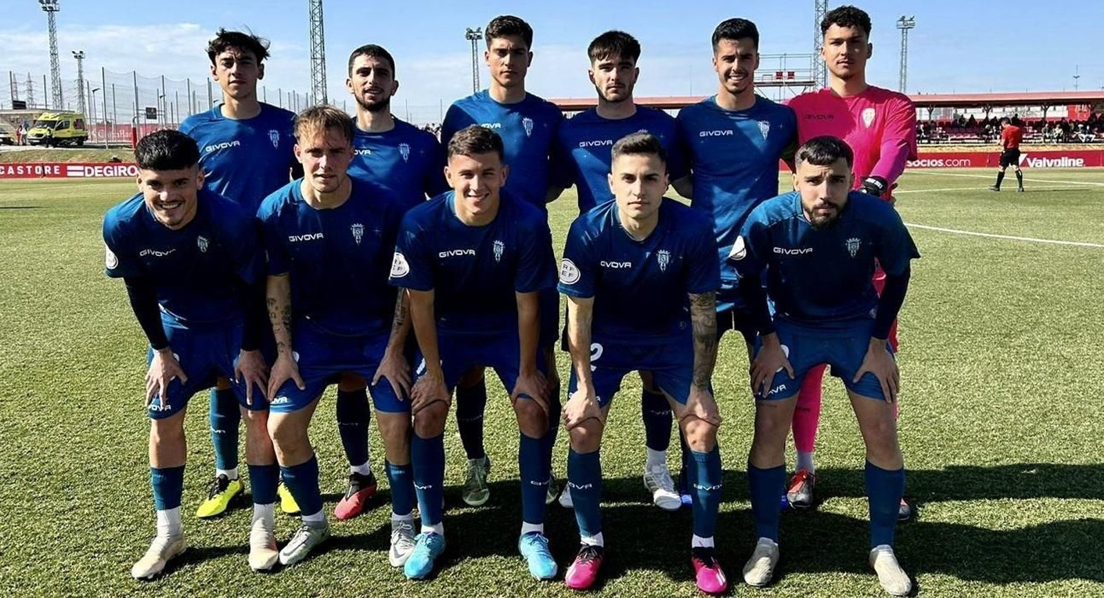 Formación inicial del Córdoba B en Sevilla.