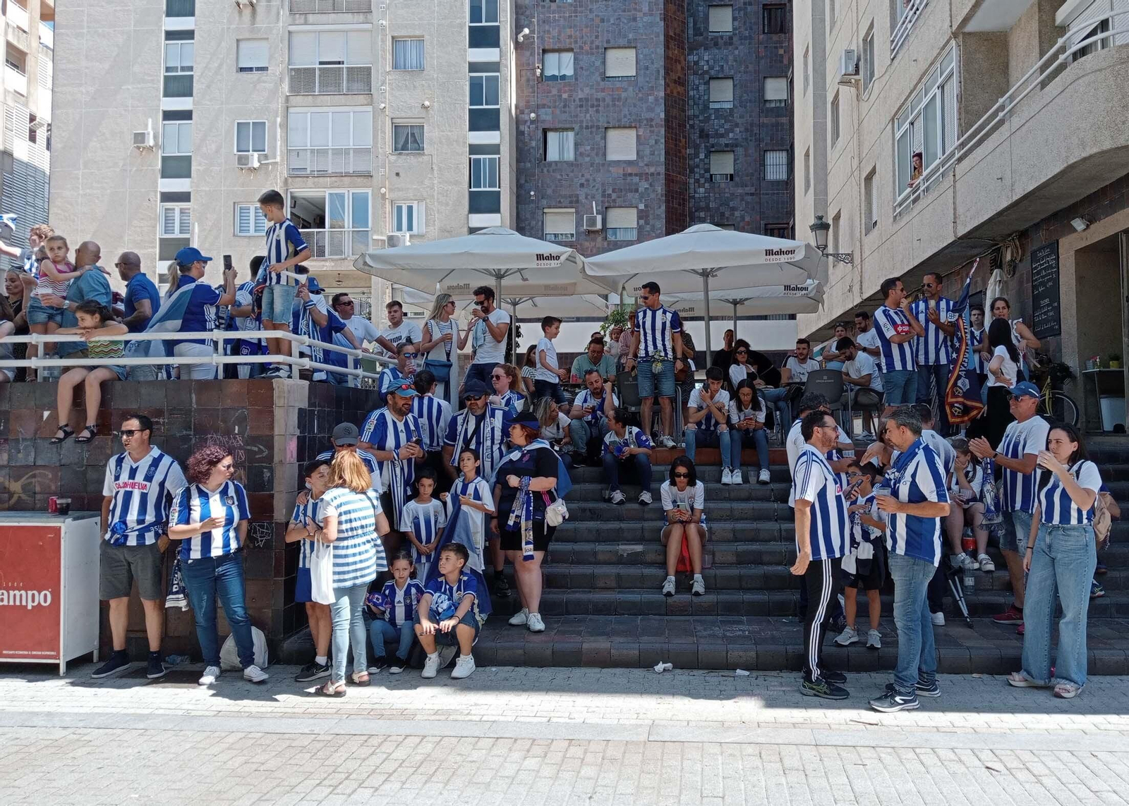 Imágenes del gran ambiente en el Nuevo Colombino en el ascenso del Recre