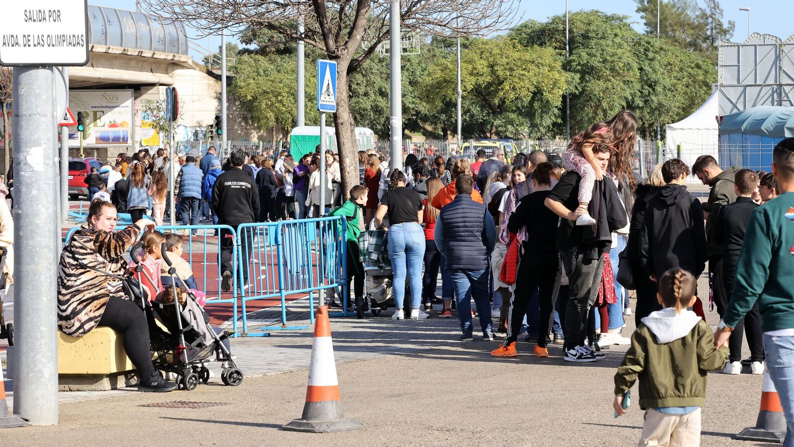 El parque de atracciones de Navidad junto a la Feria volvió a llenarse este sábado El parque de atracciones de Navidad junto a la Feria volvió a llenarse este sábado
