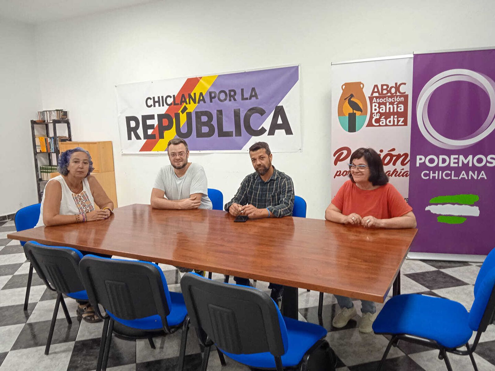El ganador de las primarias de Podemos Chiclana, Carlos Fernández, tras su elección.