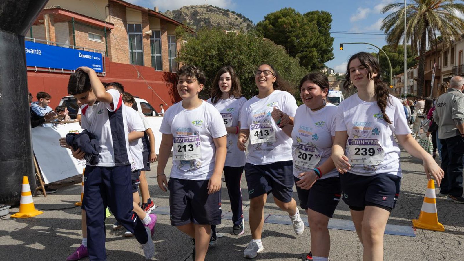La carrera escolar de “La Gloria” que aúna inclusión y solidaridad, en imágenes