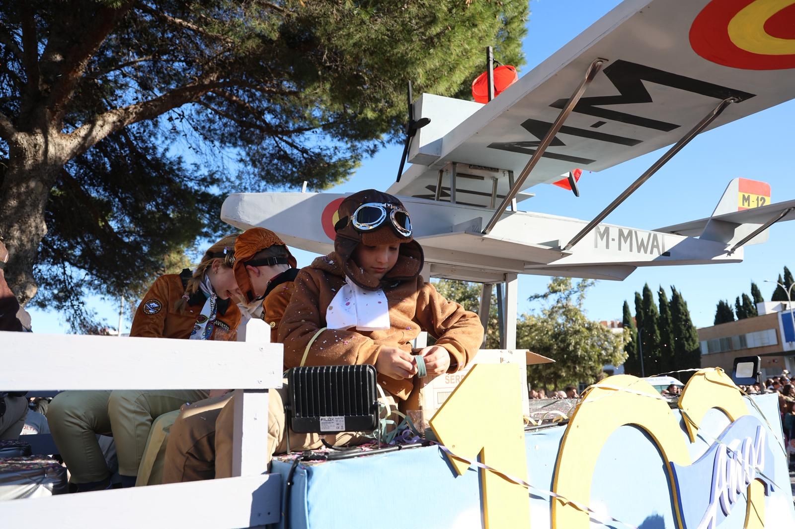 Fotografías de la salida de la Cabalgata de Reyes Magos de Huelva este 2026 por las calles de la ciudad