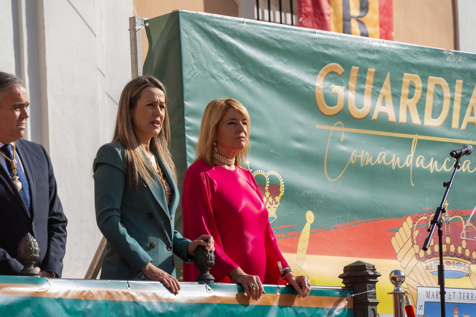 Imágenes del desfile de la Guardia Civil en el Día de la Hispanidad y de su patrona en la Plaza de La Merced