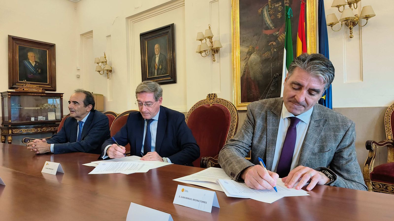 Firma del Convenio entre el Puerto de Sevilla y el Colegio Ingenieros de Caminos de Andalucía.