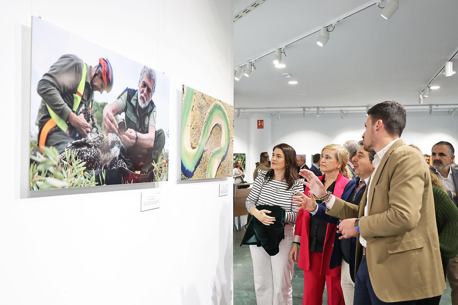 Imágenes de la inauguración de la muestra fotográfica 'Marismas del Odiel. Un paraje por descubrir'. En el Centro Cultural 'José Luis García Palacios'