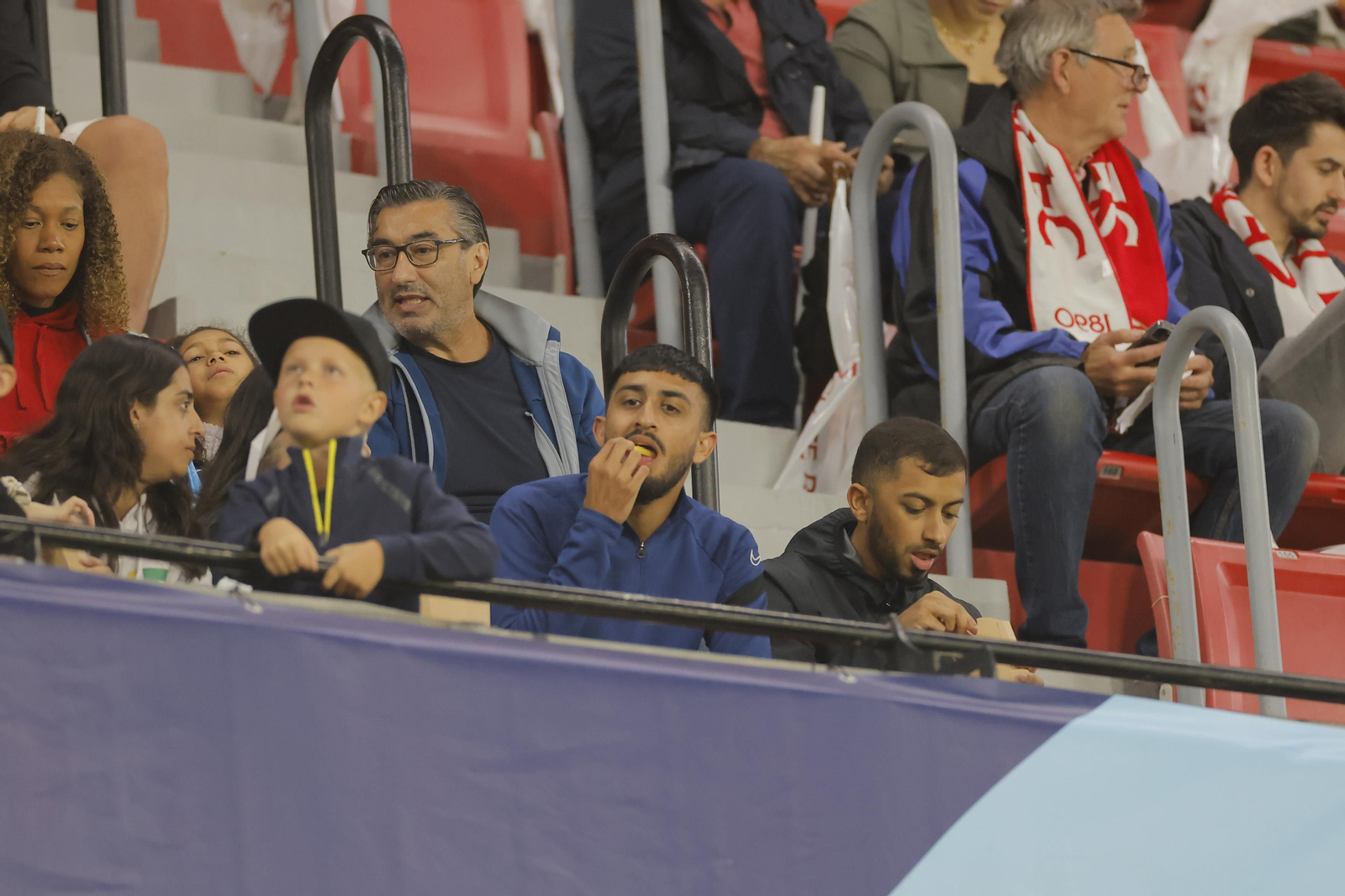 Búscate en las fotos del Sevilla-Arsenal