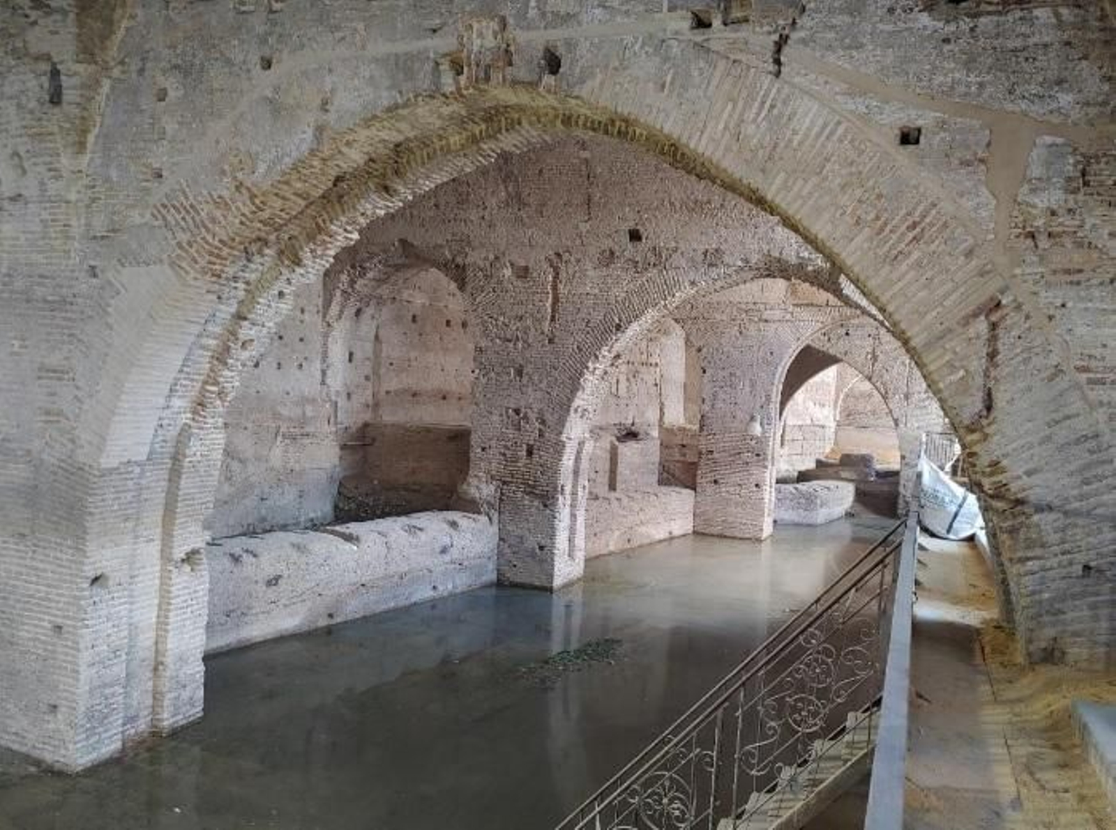 El agua acumulada en las Atarazanas.