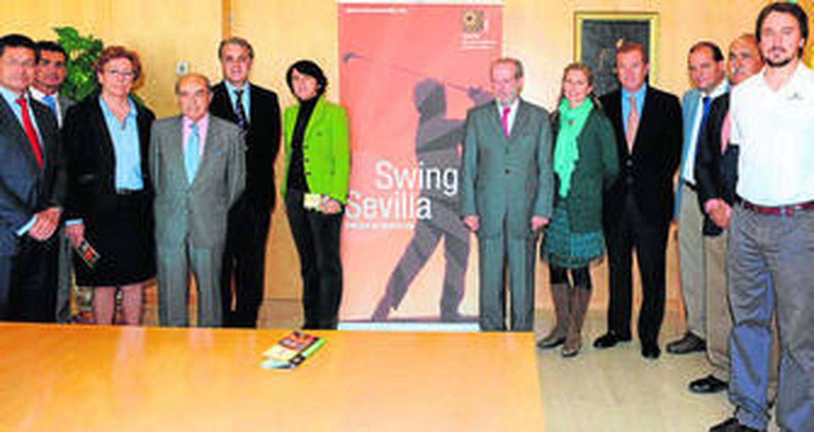 El presidente de la Diputación de Sevilla, Fernando Rodríguez Villalobos, en el acto de presentación del producto 'Swing Sevilla'.