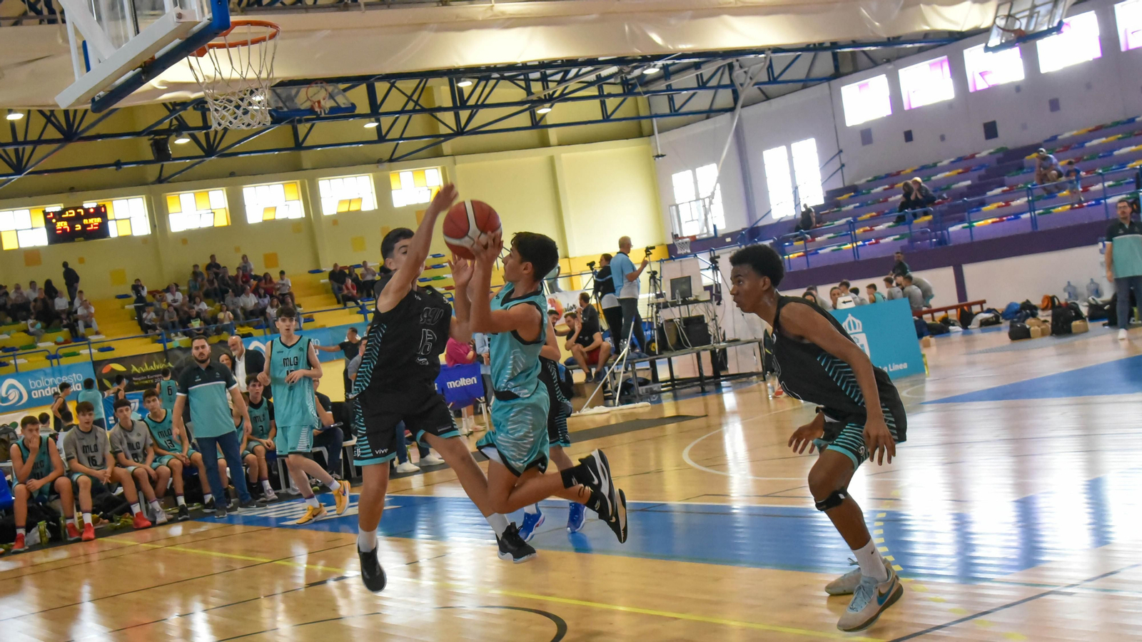 Las fotos de la tercera jornada del Andaluz infantil masculino de baloncesto en La Línea