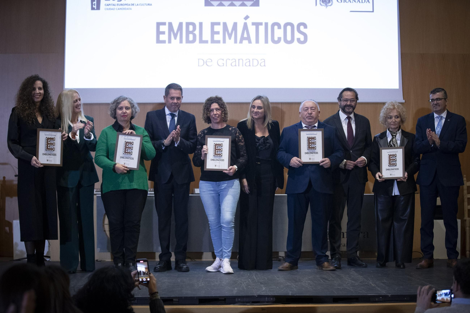 Granada reconoce a sus negocios más emblemáticos