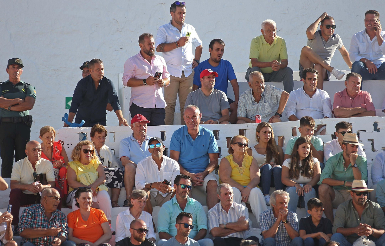 Búscate durante la corrida de reapertura de la plaza de toros de Tarifa