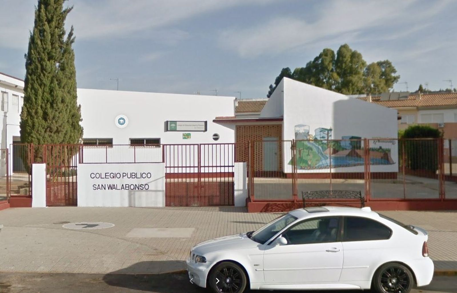 Exterior del colegio público San Walabonso de Niebla.