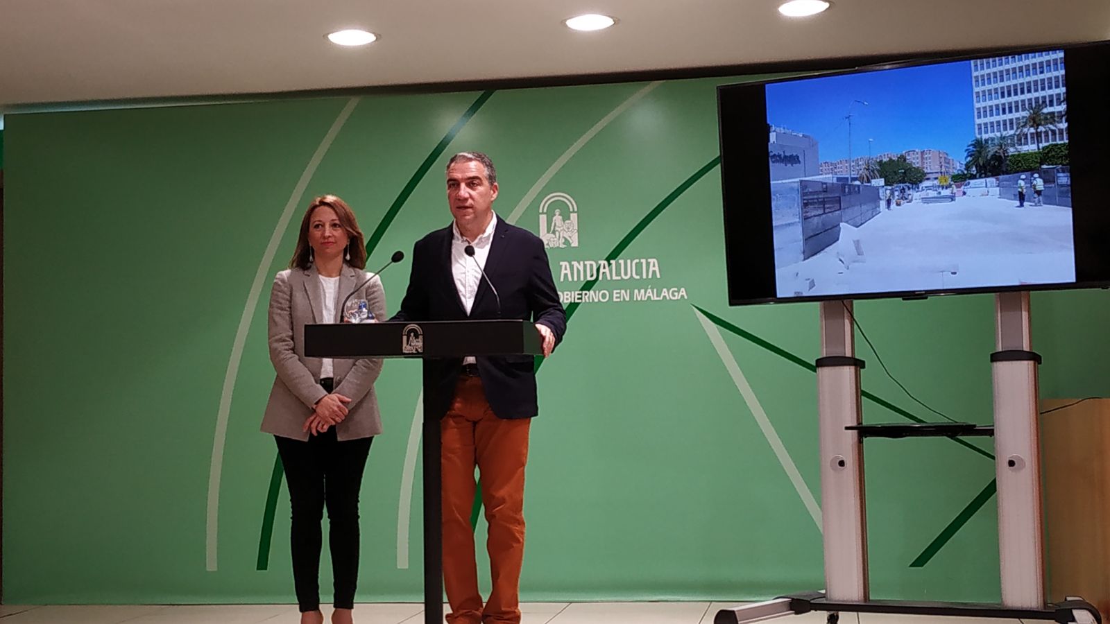 Patricia Navarro y Elías Bendodo, en el balance de los primeros 100 días de la Junta de Andalucía.