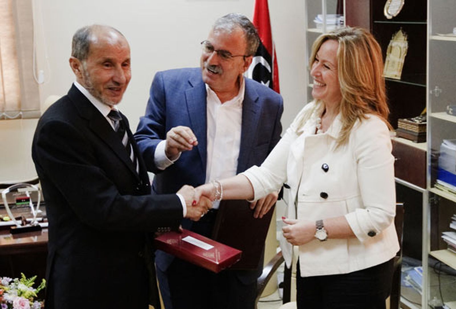 Trinidad Jiménez llega a Bengasi para respaldar a los rebeldes libios