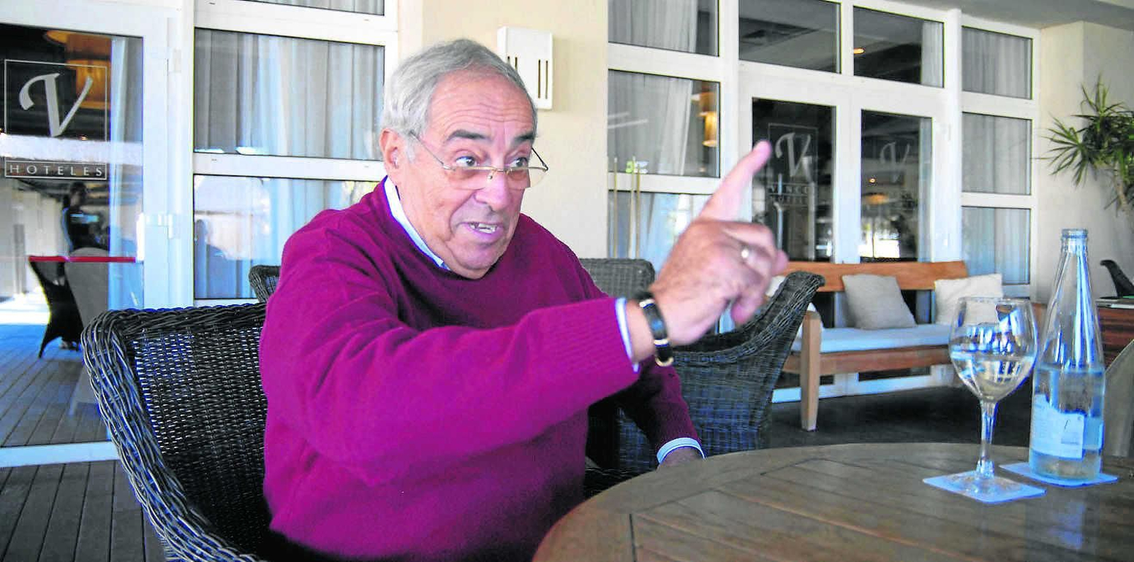Rufino Calero, en la terraza del hotel Vincci Costa Golf de Chiclana.