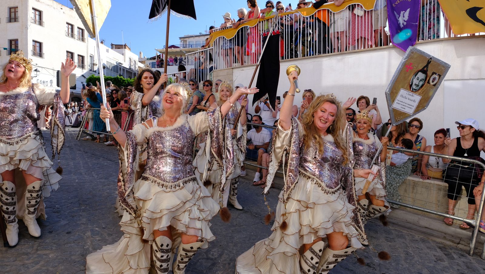 El espectacular desfile de Moros y Cristianos de Mojácar, en imágenes