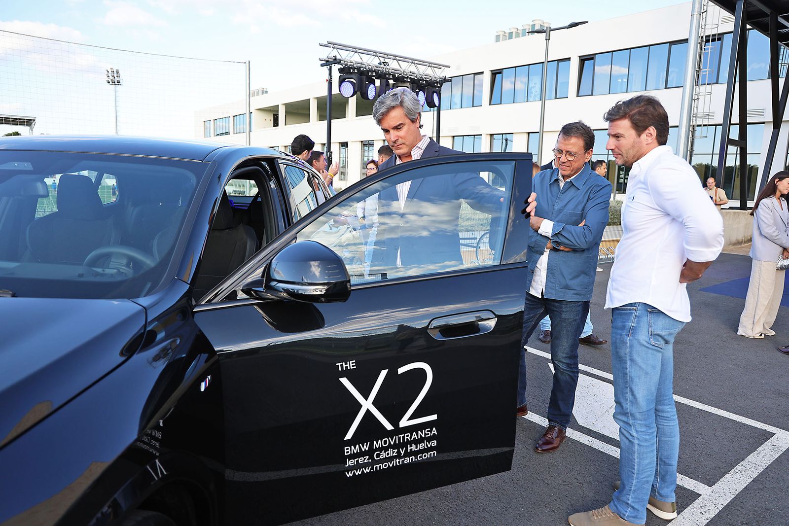 Movitransa presenta los nuevos modelos de BMW IX2 y el X2 en el complejo deportivo Lamiya