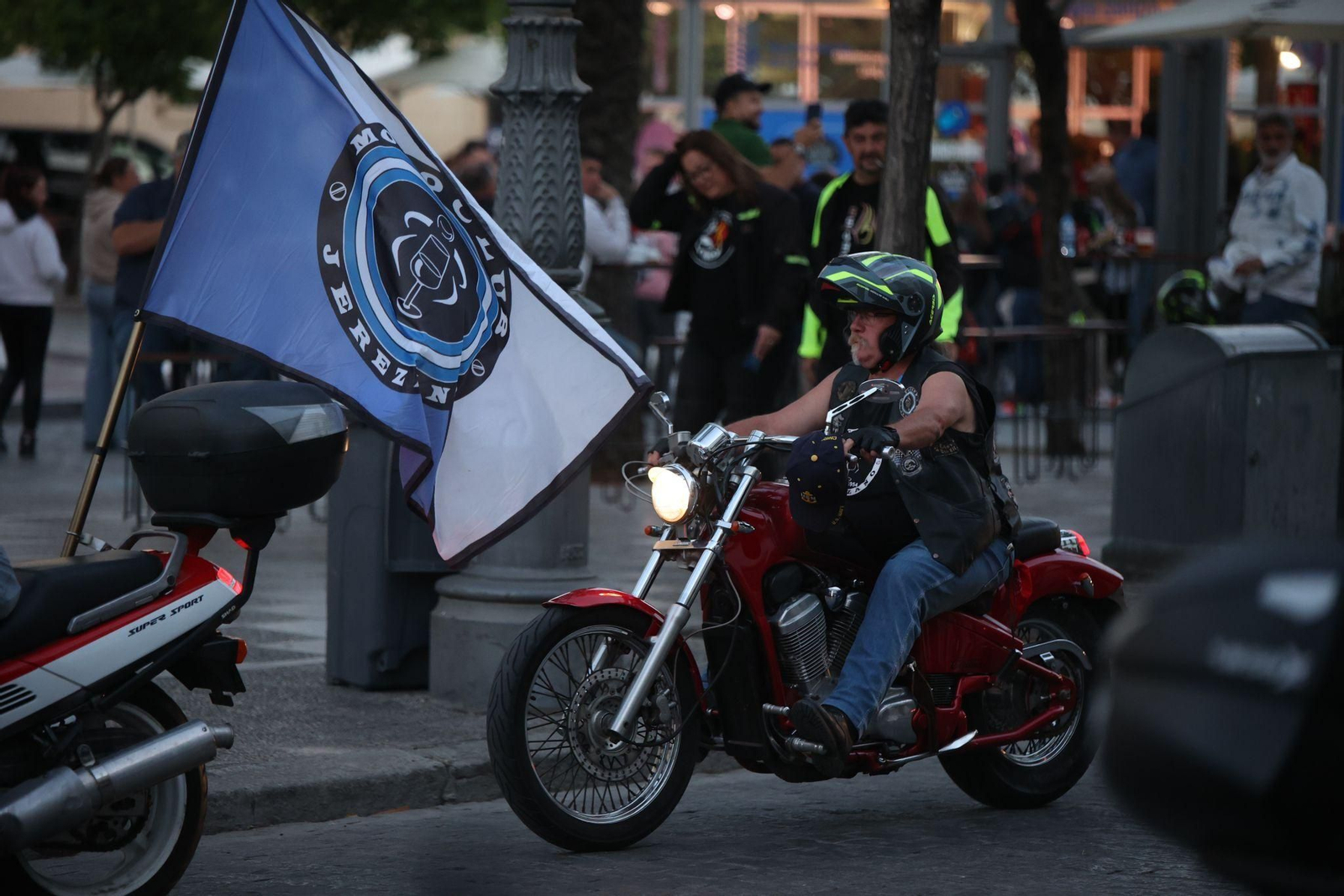 Ambiente motero en Jerez el jueves del Gran Premio de MotoGP