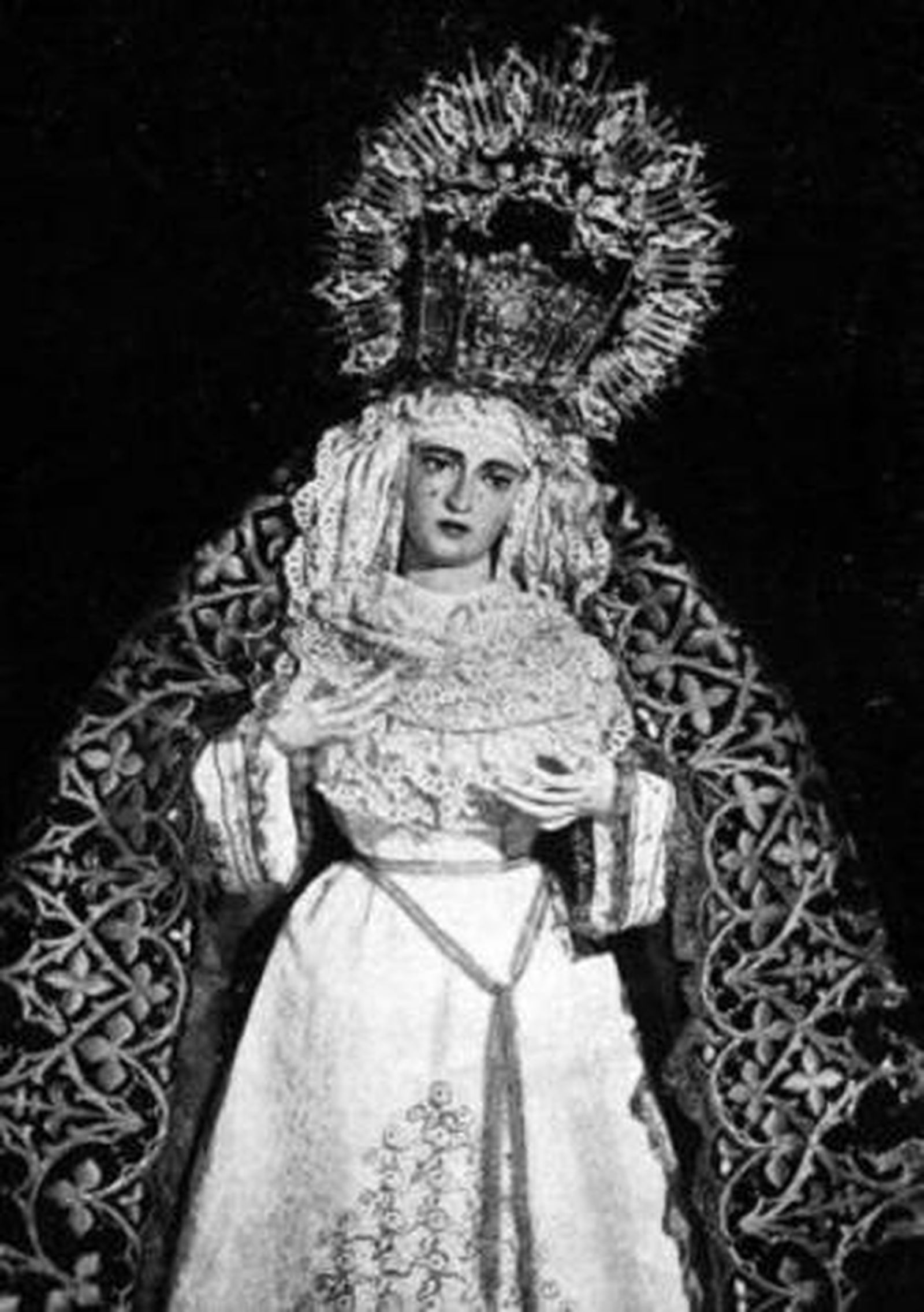 1. Misterio de la Cena de Puente Genil (Córdoba), cuyo apostolado es casi al completo el que salió hasta 1983 en  la cofradía homónima sevillana.  2. Antigua Virgen de los Dolores de Santa Cruz, del siglo XVII, donada  por un hermano en 1957. Hoy día se venera bajo la advocación de Virgen del Rosario en Bonares (Huelva).  3. Primitivo titular de San Gonzalo, de Pires Azcárraga, que se encuentra en Jerez de los Caballeros (Badajoz).