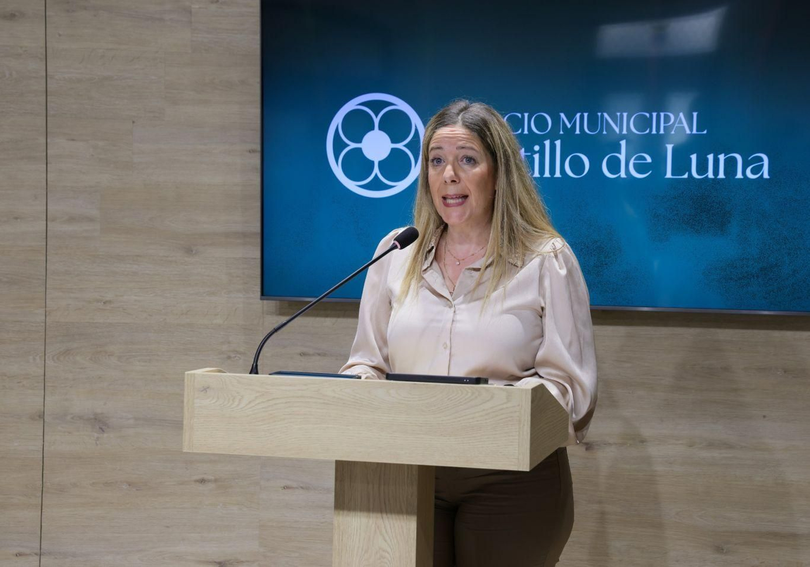 Nuria López, delegada de Hacienda, comparece para hacer balance económica del gobierno de Rota.
