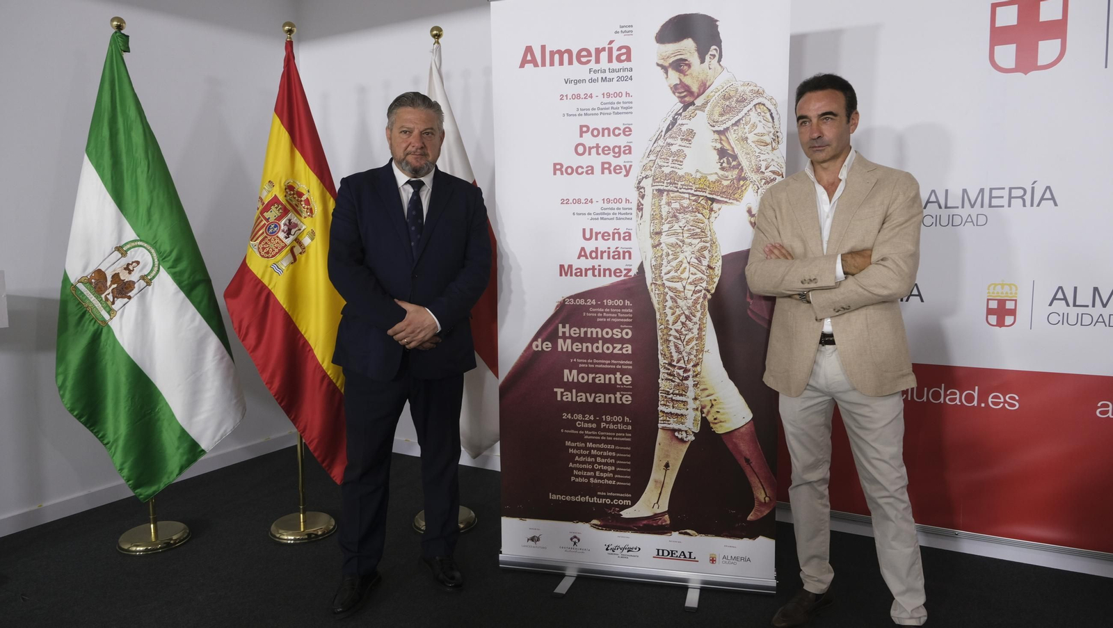 Presentación de la Feria taurina de Almería con Enrique Ponce en su despedida, en imágenes