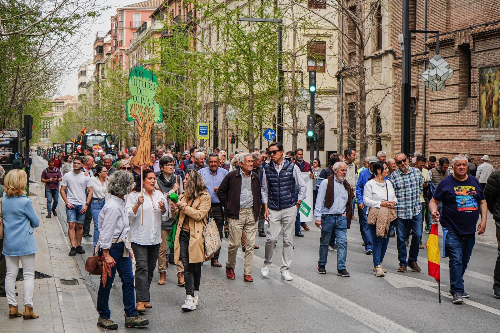Las mejores fotos de la tractorada de Granada de este Viernes de Dolores