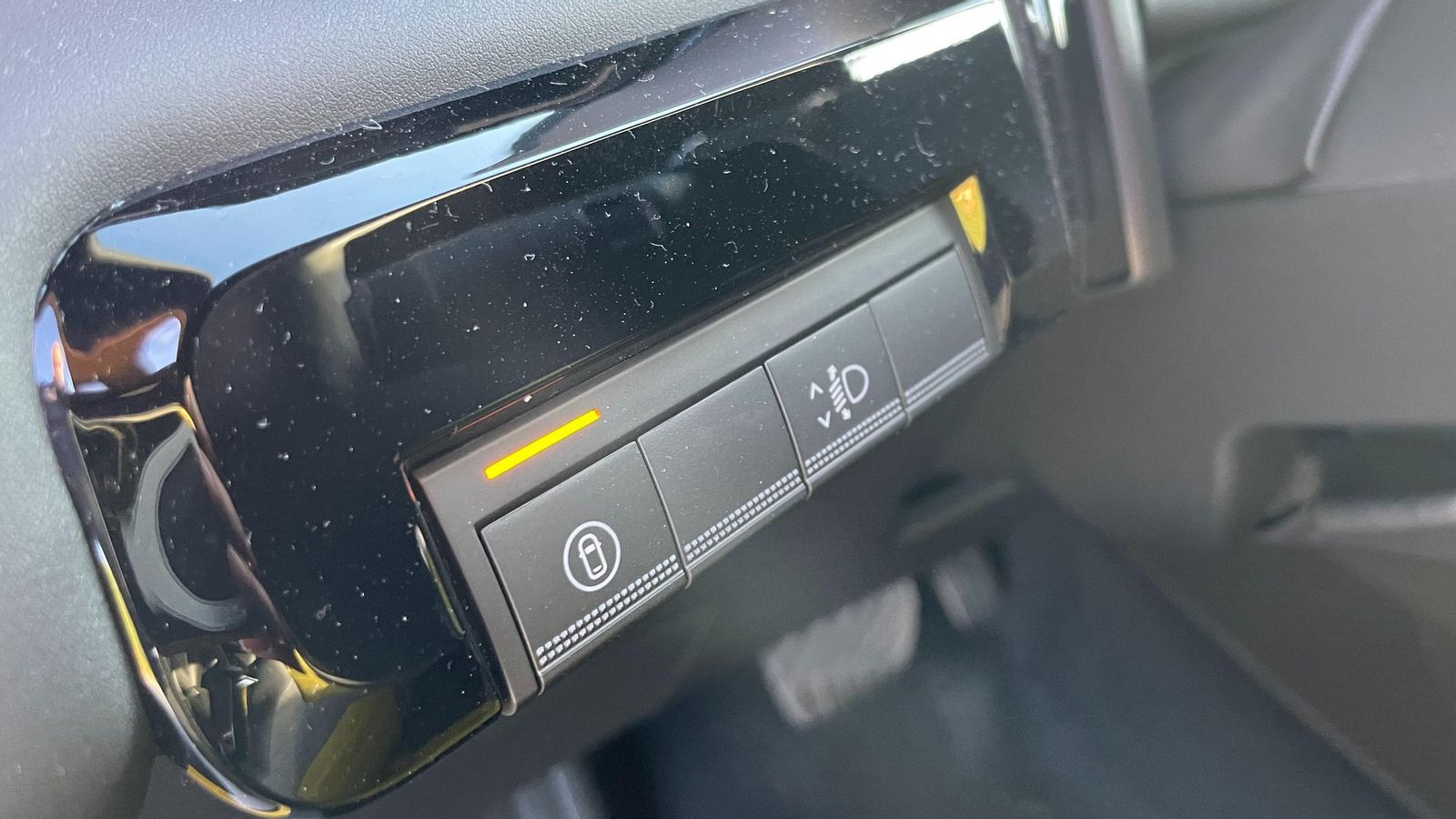 Este botón reduce los quebrantos de cabeza a la hora de ajustar las ayudas a la conducción.