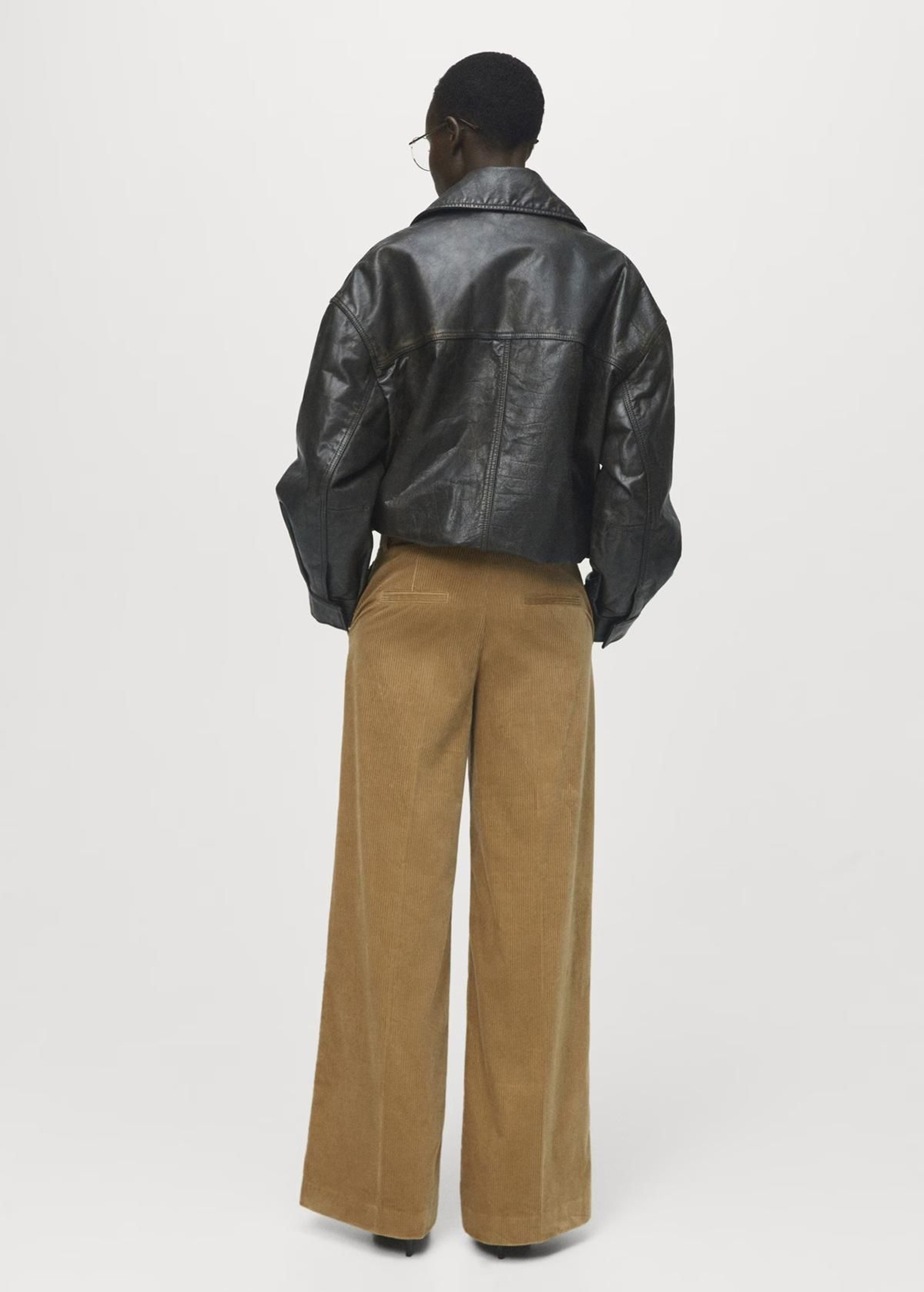 Pantalones de pana de Mango.